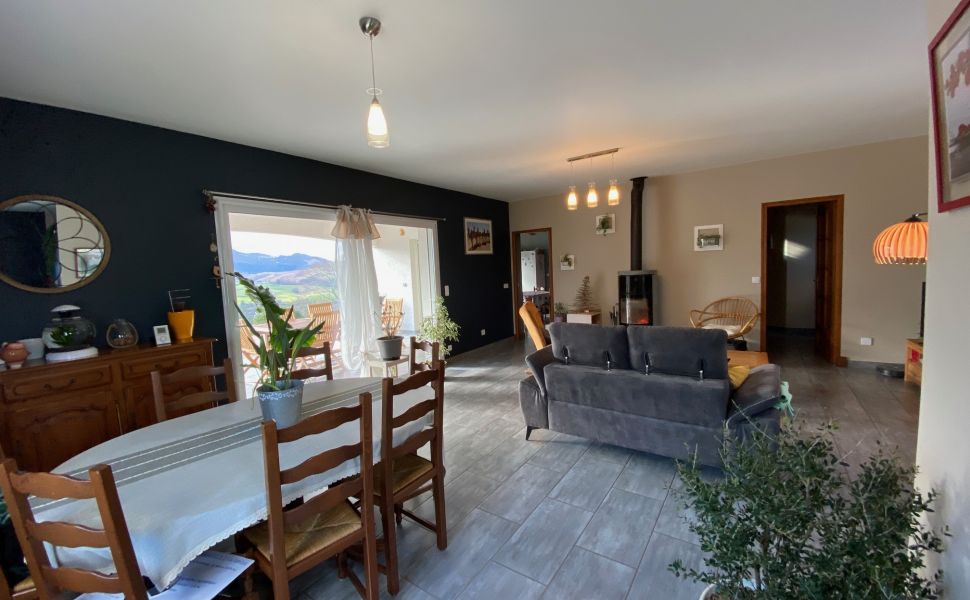  Maison contemporaine avec vues spectaculaires proche d'un village Pyreneen